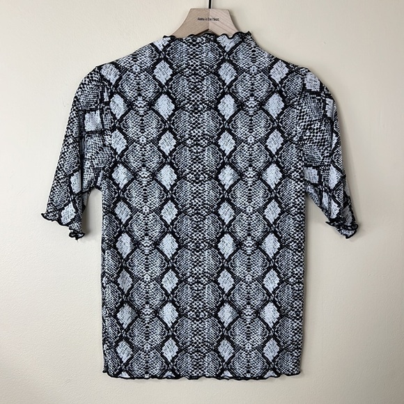 Snakeskin print semi-sheer Tee - Picture 5 of 5